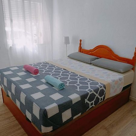 8 Mins Walk To Train Station Low Cost Youth Hostel Севилья Экстерьер фото